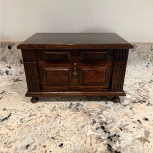 Vintage London Leather Musical Jewlery box